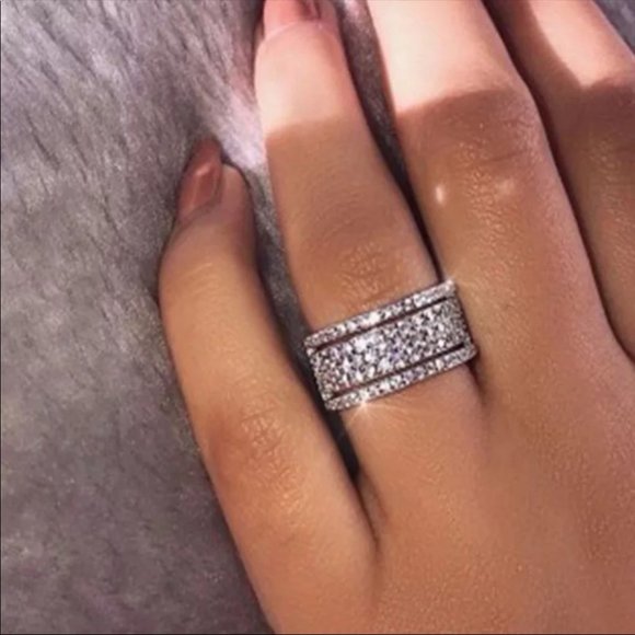 New Rhinestone Wide Love Rings Wedding Engagement - Picture 2 of 3